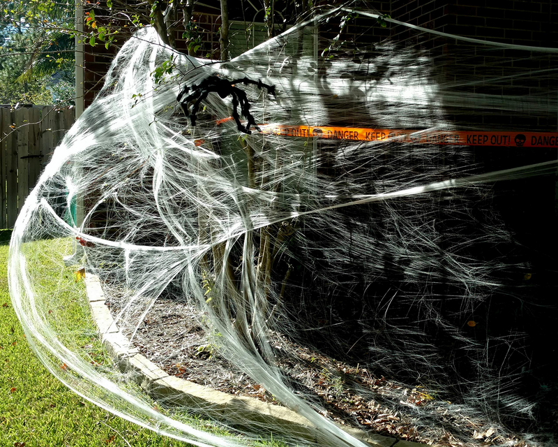 JOYIN 400‘’ Halloween Spider Web with 63‘’ Giant Scary Spider, Halloween  Decorations 23 x 18 ft Triangular Spider Web and 120g Stretch Cobweb for
