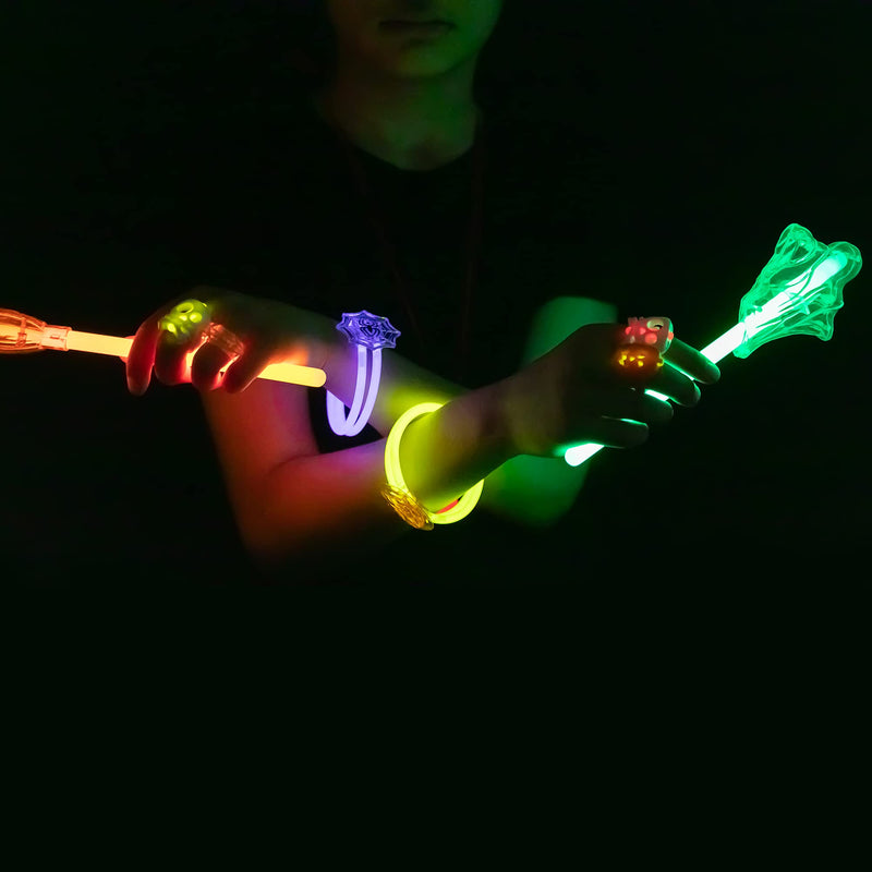  JOYIN Glow Sticks Bulk 400 8 Glowsticks ; Glow Stick  Bracelets; Glow Necklaces; Glow in The Dark, July 4th, Christmas, Halloween  Party Supplies Pack, Football Party Supplies : Toys & Games